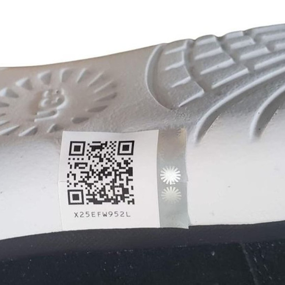 NIB UGG W Victoria Suede Sneakers Black Sz 9 - Picture 6 of 11